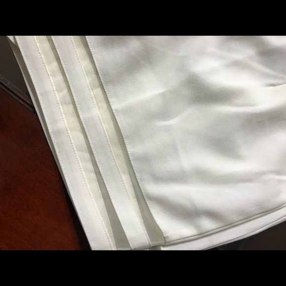 Fancy WHITE shorts - Picture 3 of 6